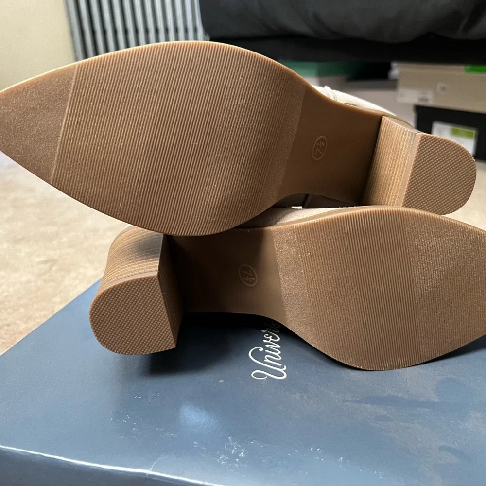 NWT//BOX Universal Thread Vanessa Ankle bootie - Picture 3 of 4